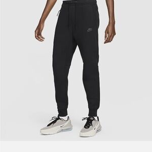 Nike Tech Men's Black Jogger Pants